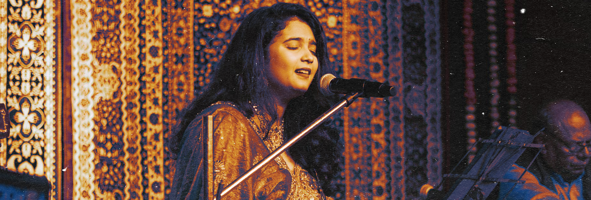 A tribute to Lata mangeshkar & Asha bhosle By Aleena Bharti